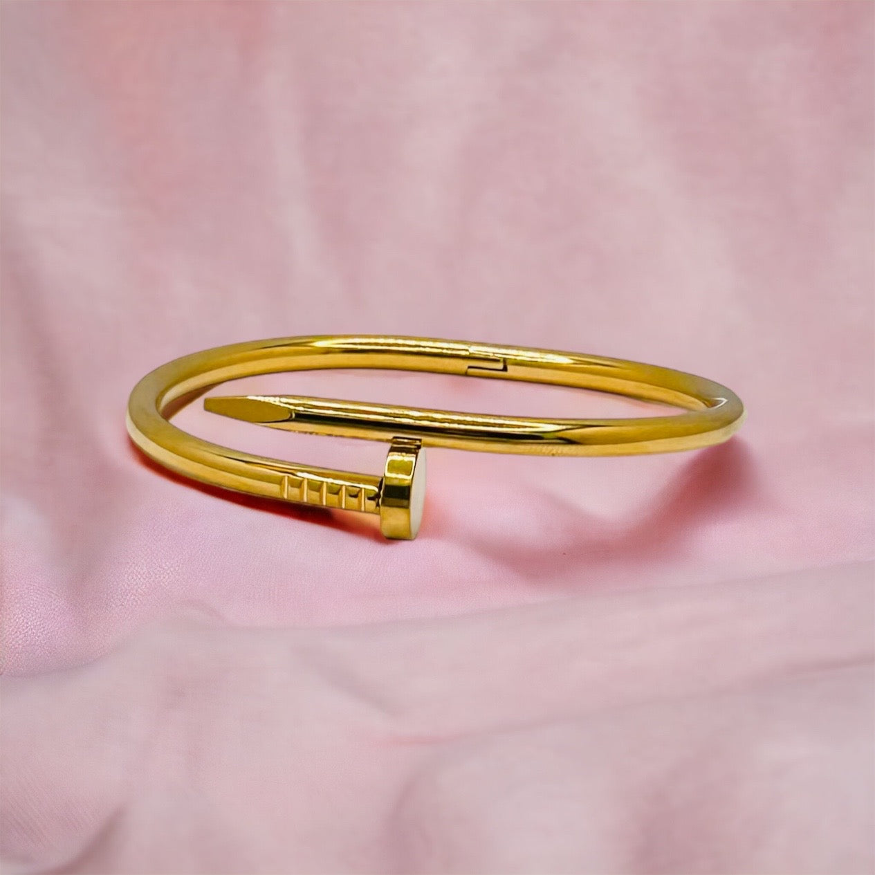 Bangle Clavo.